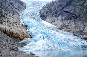 A glacier frozen between mountains