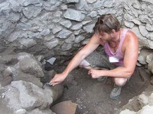 classics.pompeii.pit3